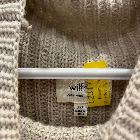 Aritzia Durandal Sweater - Picture 6 of 6